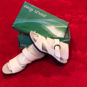 EasyStreet Sandals 💥FINAL💥